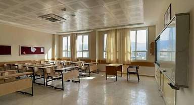 Cuma günü okullar tatil