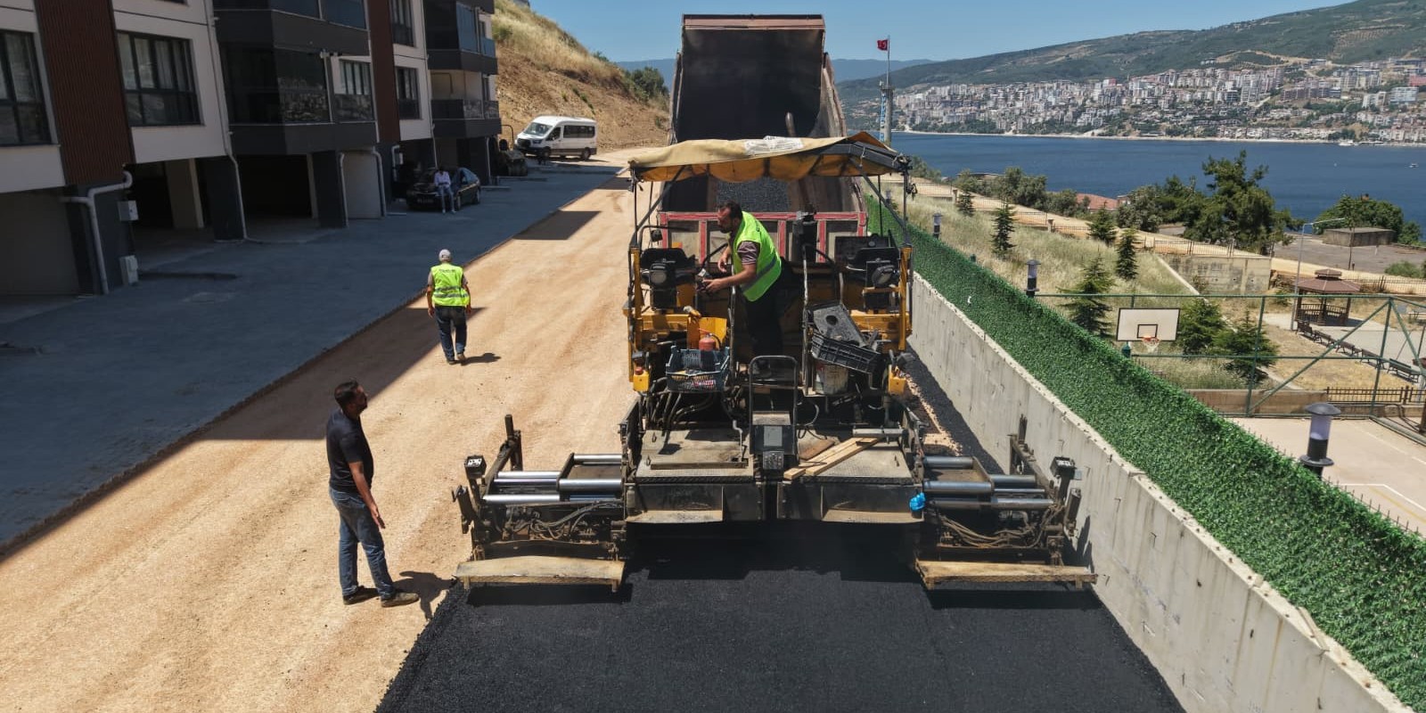 Gemlik Belediyesi Hisar Mahallesi’nde Asfalt Çalışmalarına Hız Verdi
