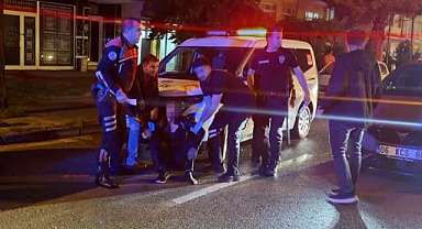 Kızını rahatsız eden gencin kulağını kesti