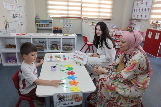 Osmangazi’de Kreş Öğrencileri Gelişimlerini Ailelerine Sergiledi