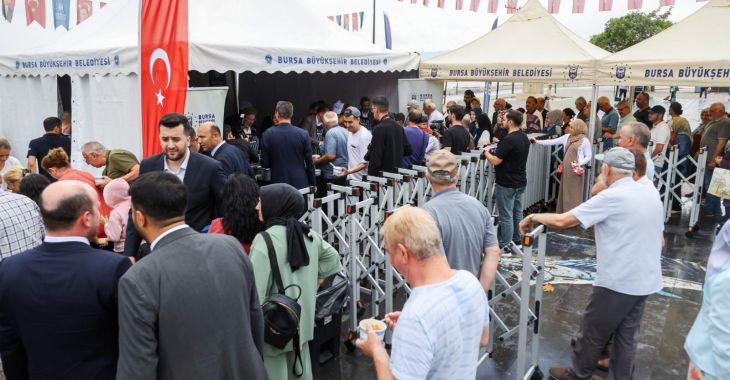 Gemlik'te aşureler Biba ve Varank'tan