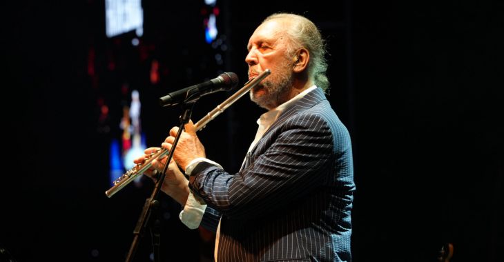 Açıkhava'da Fatih Erkoç'tan zamansız şarkılar