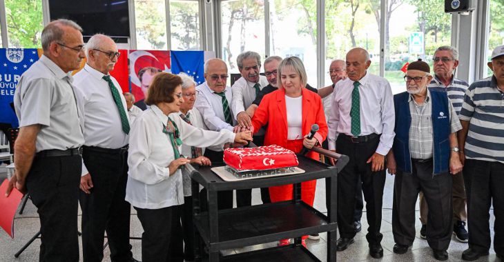 Bursa'da 7'den 70'e zafer sevinci