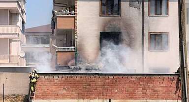 Bursa’da depo yangını apartmana sıçradı