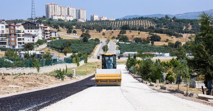 Bursa'da mezarlık yolları yenileniyor
