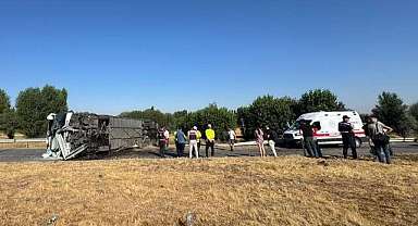 Yolcu otobüsü devrildi: Çok sayıda yaralı var