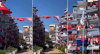 Yüzlerce bayrakla kutladılar