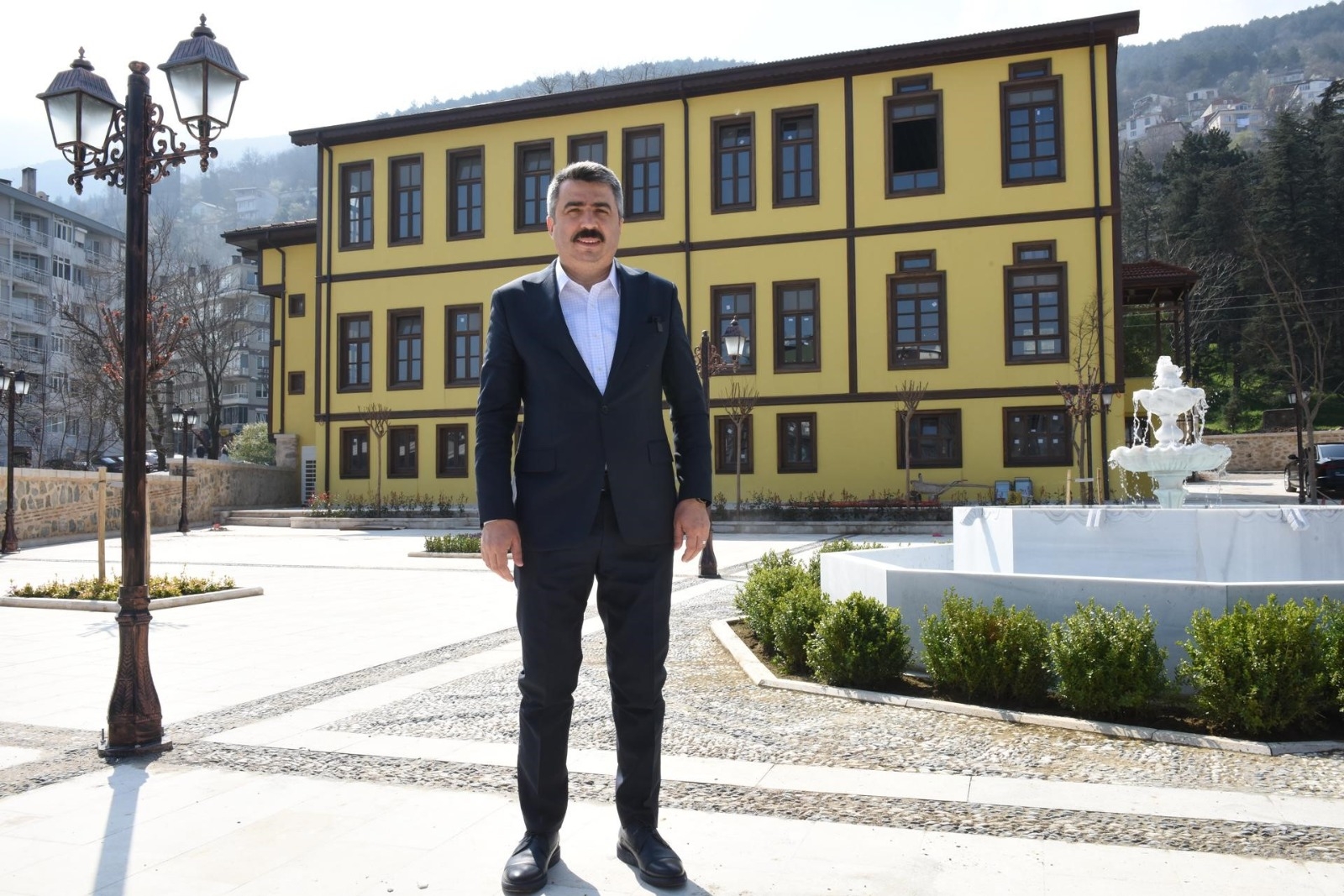 Düşünce ve sanatın yeni adresi alev alatlı