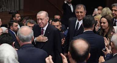 İzmir ilk kez AK Parti’de! Cemil Tugay’ın rozetini Cumhurbaşkanı Erdoğan taktı